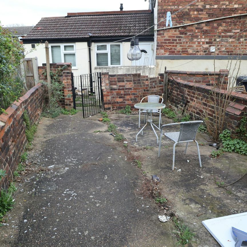 Foss Bank, Lincoln, LN1 - Photo 1