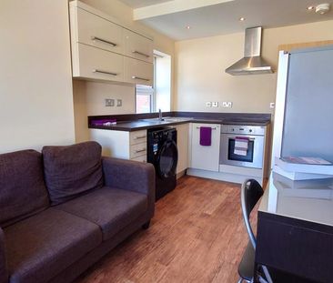 1 bedroom in a flat share to rent - Photo 4