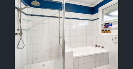 Spacious Family Home - Photo 4