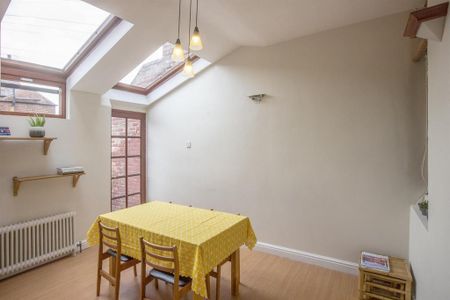 2 bedroom flat to rent - Photo 2