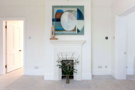 Elegant ground-floor one-bedroom apartment with Cathedral views. - Photo 4