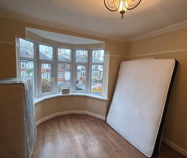 4 bedroom semi-detached house to rent - Photo 3