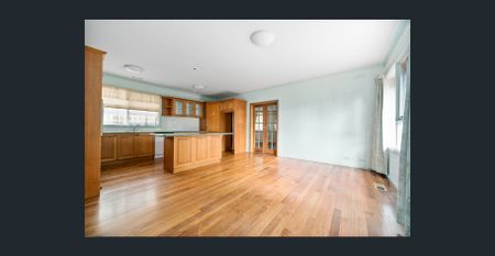 **FHZ ~ 3 Bdrms, 2 Bath, + STUDY- Ducted Heating, Split Cooling, Good Parking, Large Gardens - Photo 5