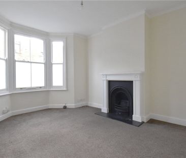 Well presented 1 bedroom ground floor apartment situated just to th... - Photo 1