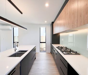 Stylish 4 Bedroom with Study Home in Prime Hillsborough Location - Photo 2