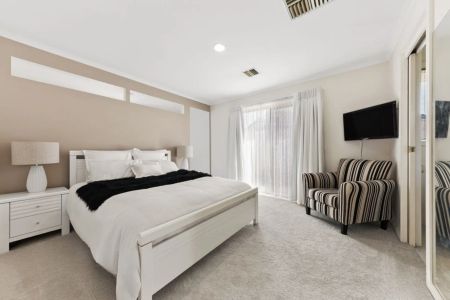 Spacious Family Home - Photo 4