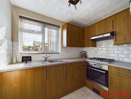 Wood Road, Codsall Wolverhampton, Staffordshire, WV8 1DW - Photo 4