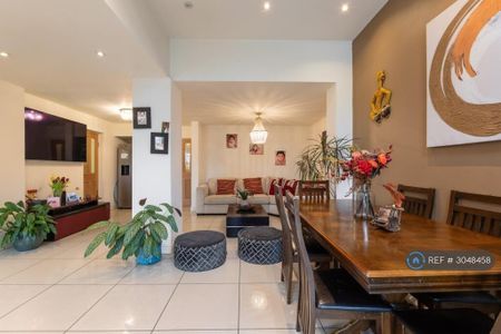 5 bedroom semi-detached house to rent - Photo 3