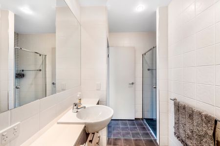 41 Watts Drive, Varsity Lakes QLD 4227 - House For Rent - $1,100 | Domain - Photo 5