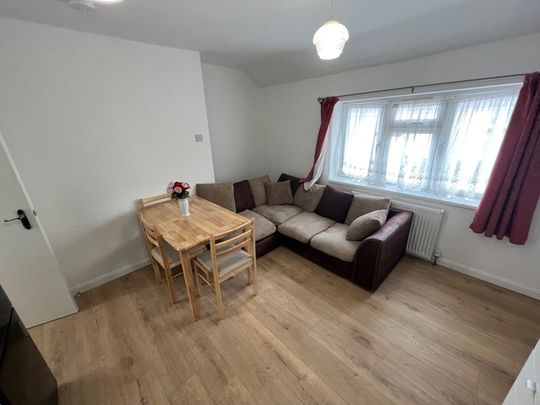 South Avenue, Southall - Photo 1