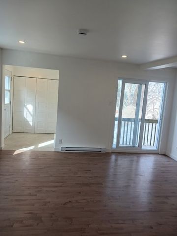 77 Deragon (juillet) Magog, J1X 2M1 très beau 3 1/2 rénové en 2025. - Photo 2
