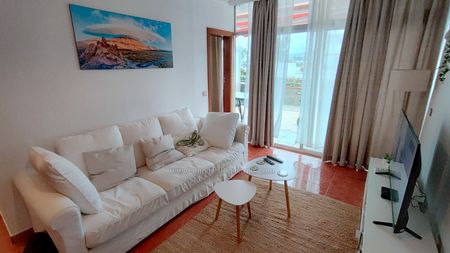 Se alquila para larga temporada bonito apartamento equipado y de dos dormitorios, en tranquila zona de Puerto de La Cruz. - Photo 3