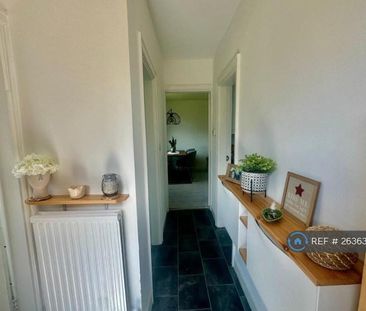 3 bedroom semi-detached house to rent - Photo 3