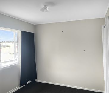 Sunny 1 bedroom in Woburn - Photo 3