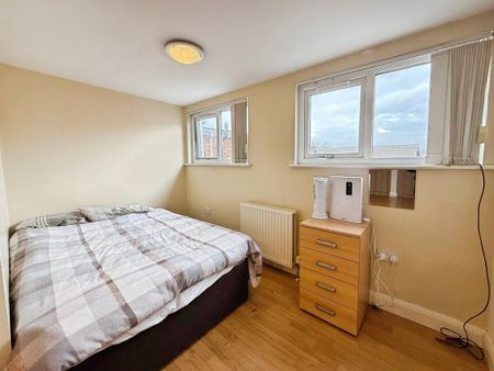 3 bedroom terraced house to rent - Photo 3