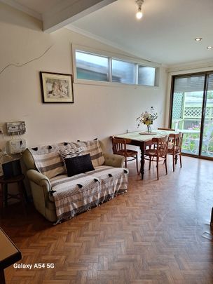 5-bedroom shared house, Markham Ave - Photo 1