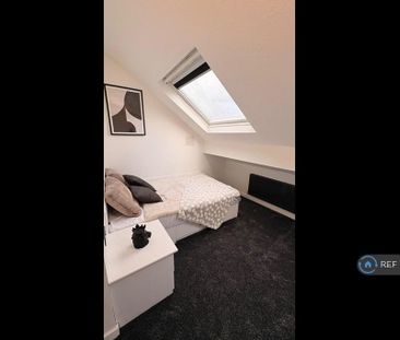 1 bedroom in a house share to rent - Photo 3