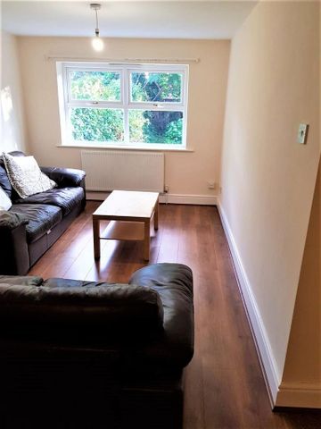 4 bedroom semi-detached house to rent - Photo 2