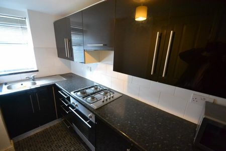 2 bedroom flat to rent - Photo 4