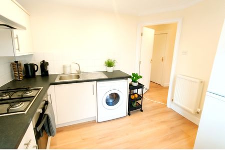 2 Bed Flat, Gleneagle Road, SW16 - Photo 4