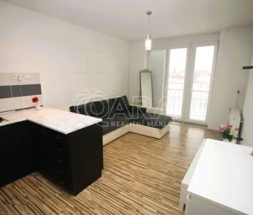 Pěkný byt 2+kk s balkonem ve 4.NP cihlového domu poblíž metra Straš... - Photo 5