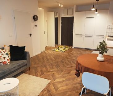 Wyposażone Z ogródkiem Z miejscem w hali - Zdjęcie 2