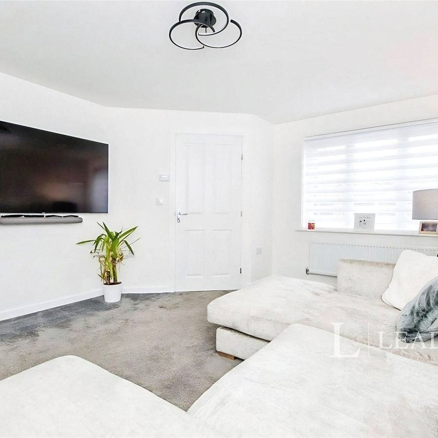 3 bedroom house to rent Ash Close, Yaxley, PE7 - Photo 1