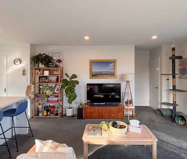 Two Bedroom Two Bathroom Townhouse! - Photo 4