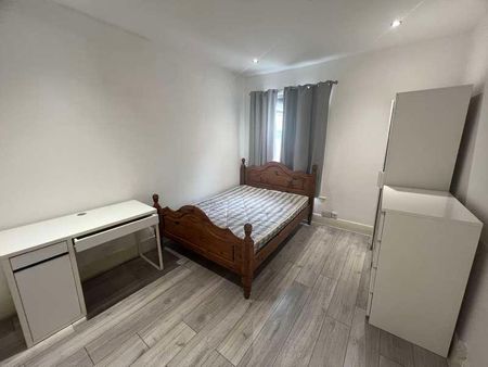 Milton Road, SO15 - Photo 3