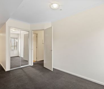 2/1 Gumbri Place, Brunswick VIC 3056 - Photo 5