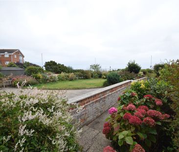 3 bed detached house to rent in First Avenue, Bridlington, YO15 - Photo 2