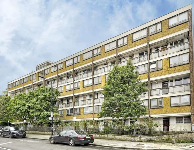 3 bedroom flat to rent - Photo 1