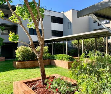 Live in the Centre of Darby Street's Dining & Lifestyle Hub - Photo 4