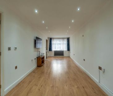 3 bedroom detached house to rent - Photo 2