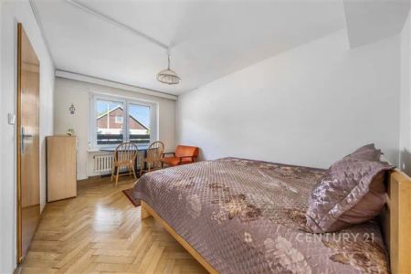 Nabídka pronájmu prostorného bytu 4+1 s terasou a zahradou, Pod urnovým hájem 45, Praha-Zbraslav, ideální pro rodiny, výhled na panorama - Photo 5