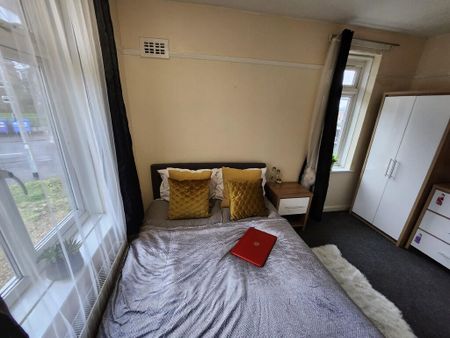 1 bedroom in a house share to rent - Photo 4
