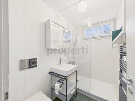 Newly renovated 5.5-room elegant duplex apartment with ideal location in Wünnewil-Flamatt - Foto 5