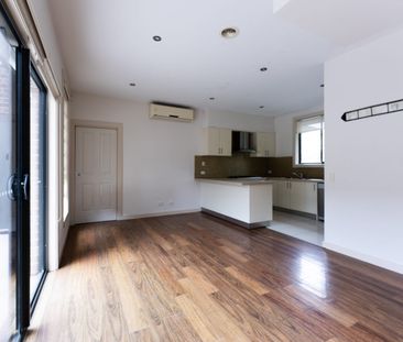 Room By Room Leasing - Only 4 Bedrooms Remaining - Photo 5