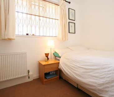 1 bedroom in a flat share to rent - Photo 4