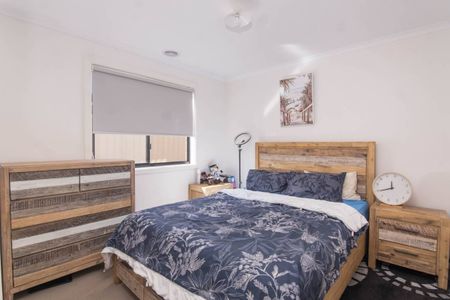 Spacious, Stylish & Feature-Packed Family Home in Prime Shepparton Location! - Photo 3