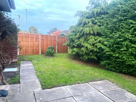 2 bedroom semi-detached bungalow to rent - Photo 2