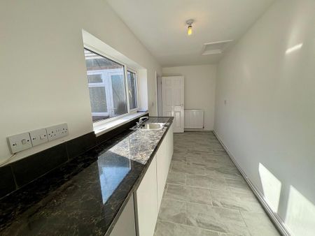 3 bedroom bungalow to rent - Photo 4