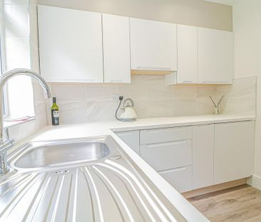 3 bedroom semi-detached house to rent - Photo 6