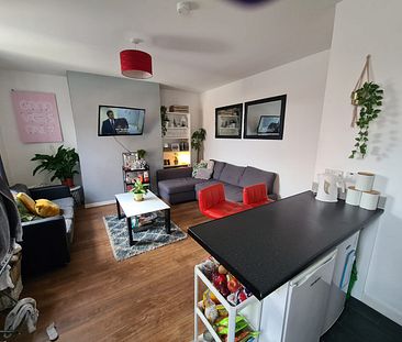 3 Bed - 21 Pennington Street, Woodhouse, Leeds - LS6 2JP - Student - Photo 4