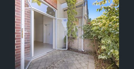 Lovely Townhouse - Photo 2