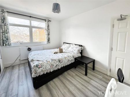 4 bedroom detached house to rent - Photo 4