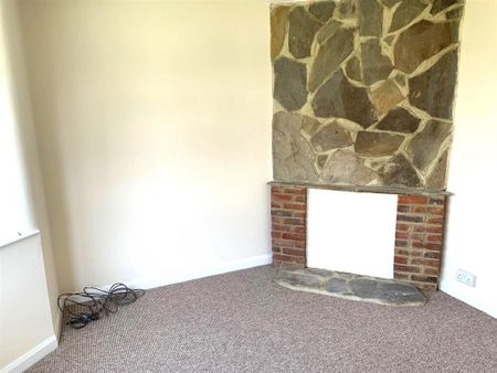 3 bedroom end of terrace house to rent - Photo 2