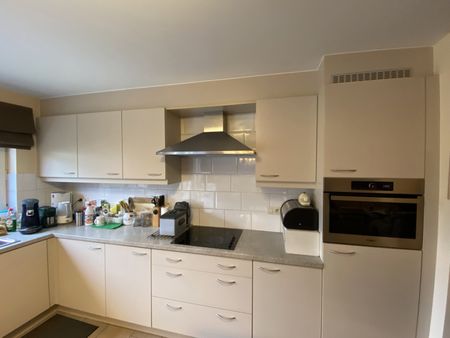 Ruim gelijkvloers appartement met tuin - Foto 4