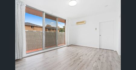 2 BEDROOM - RENOVATED UNIT WITH LOCK-UP GARAGE! 350M TO AUBURN STATION - Photo 2