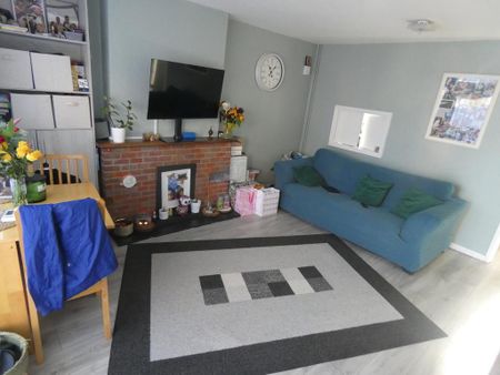 2 bedroom end of terrace house to rent - Photo 5